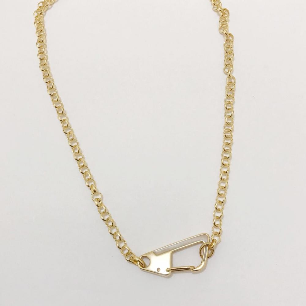 Colar com fecho resinado corrente de elo português Folheado a ouro 18k.