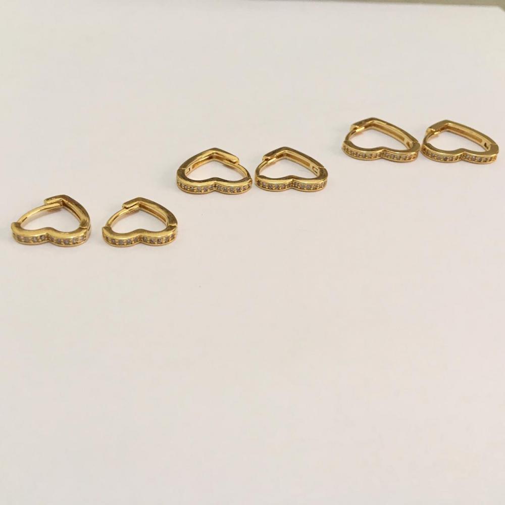 Brinco trio de argola de coração cravejado folheado a ouro 18k