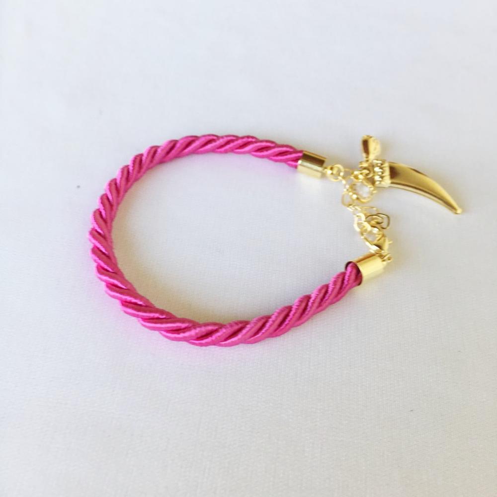 Pulseira com cordão étnico colorido com pingentes folheado a ouro 18k 