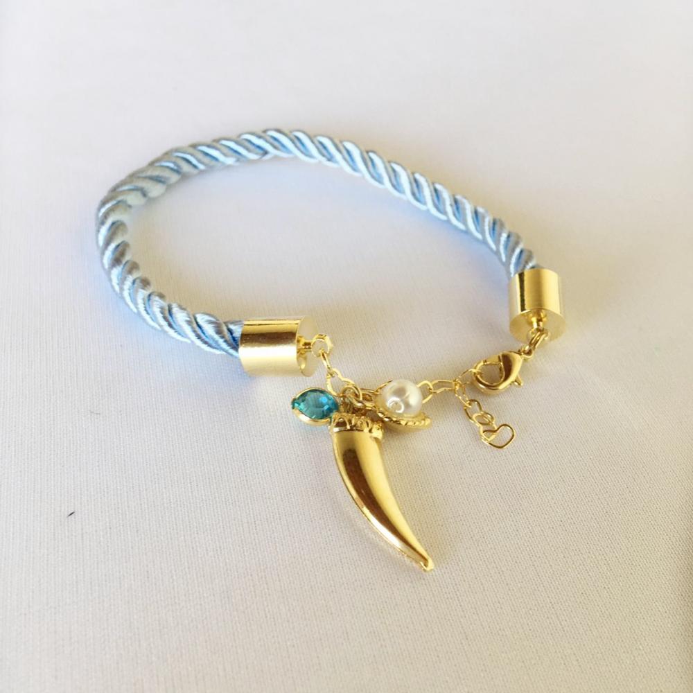 Pulseira com cordão étnico colorido com pingentes folheado a ouro 18k 