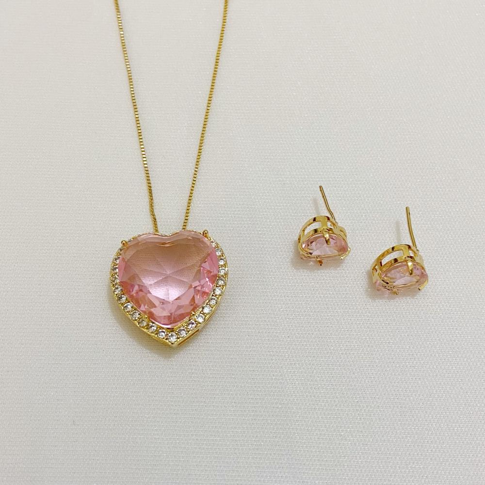 Conjunto de coração cravejado com zircônia folheado a ouro18k
