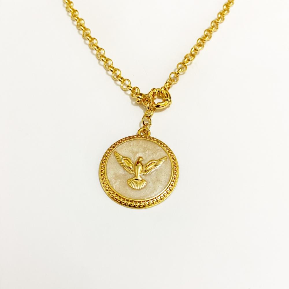 Pulseira elo Português com pingente madrepérola Espírito Santo folheada a ouro 18k