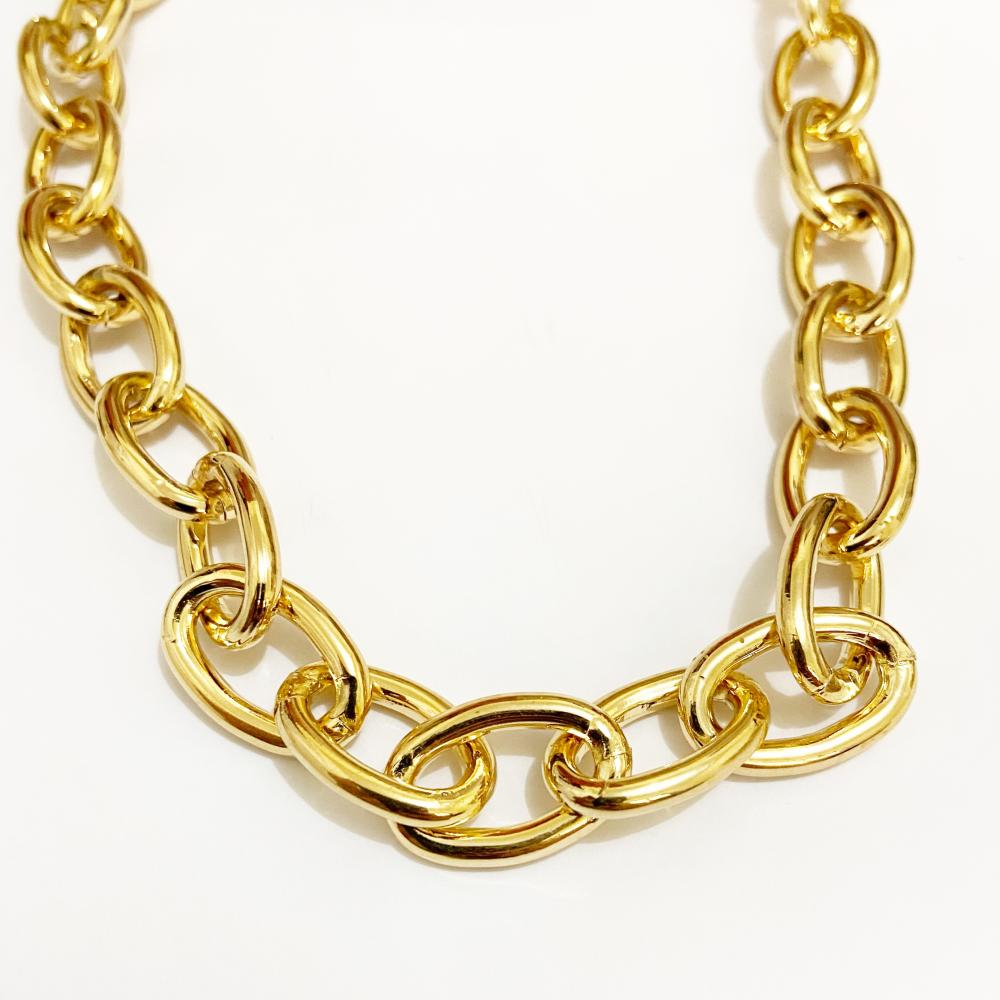 Corrente choker de elo médio folheada a 18k
