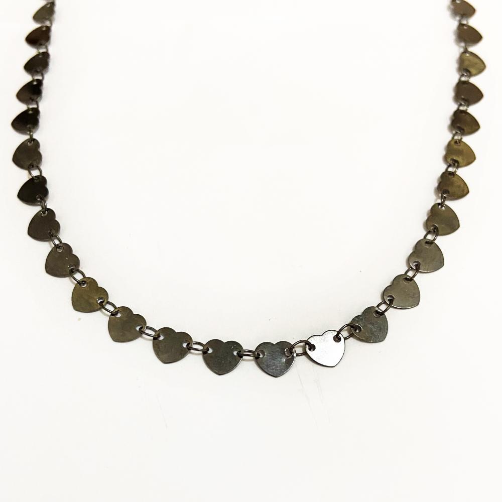 Choker de pequenos corações folheada no grafite