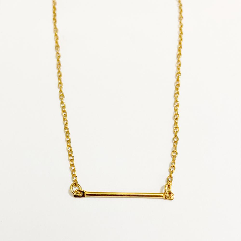 Colar choker minimalista geométrica folheada a ouro 18k