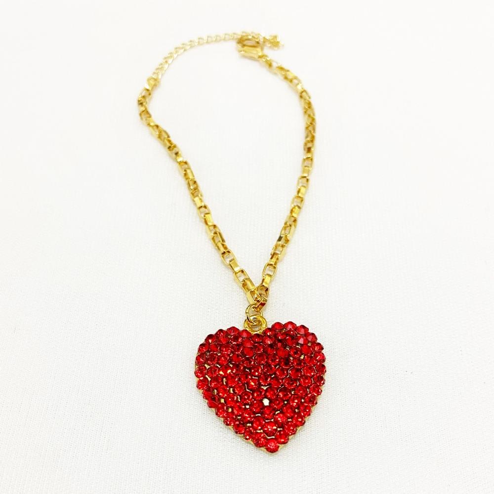 Pulseira com corrente tijolinho e pingente de coração com strass folheada a ouro 18k
