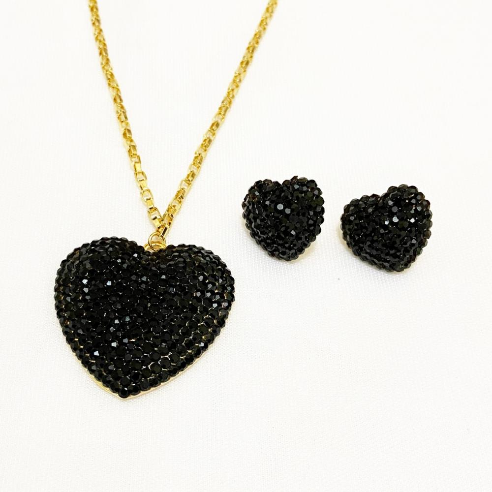 Conjunto de coração com strass preto folheado a ouro 18k