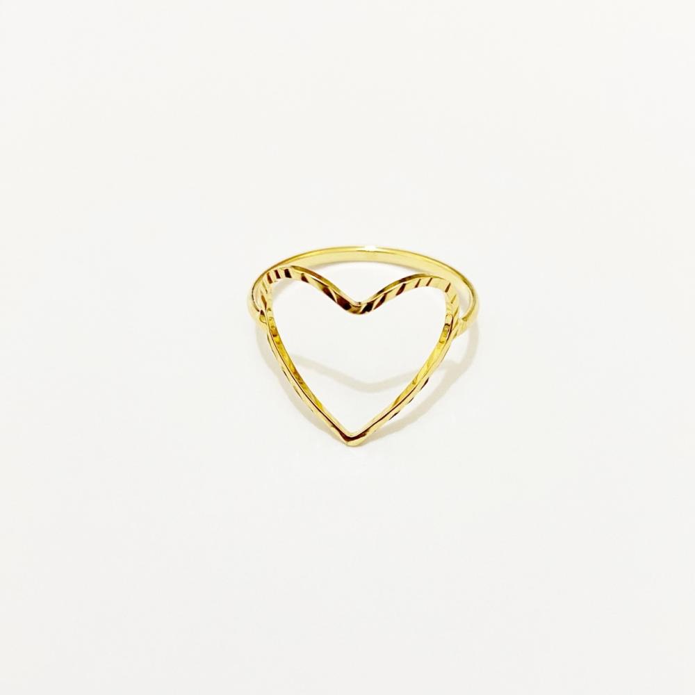 Anel vazado de coração folheado a ouro 18k