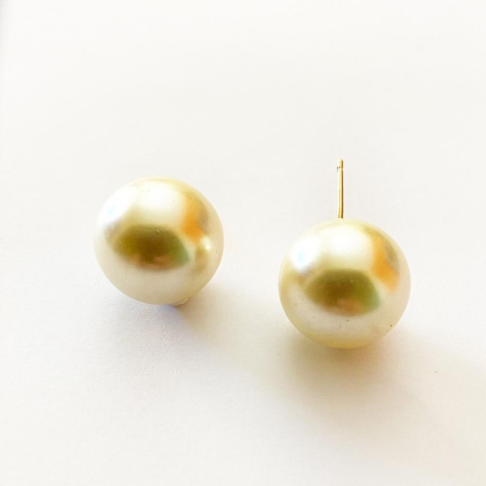 Brinco de Pérola grande folheado a ouro 18k