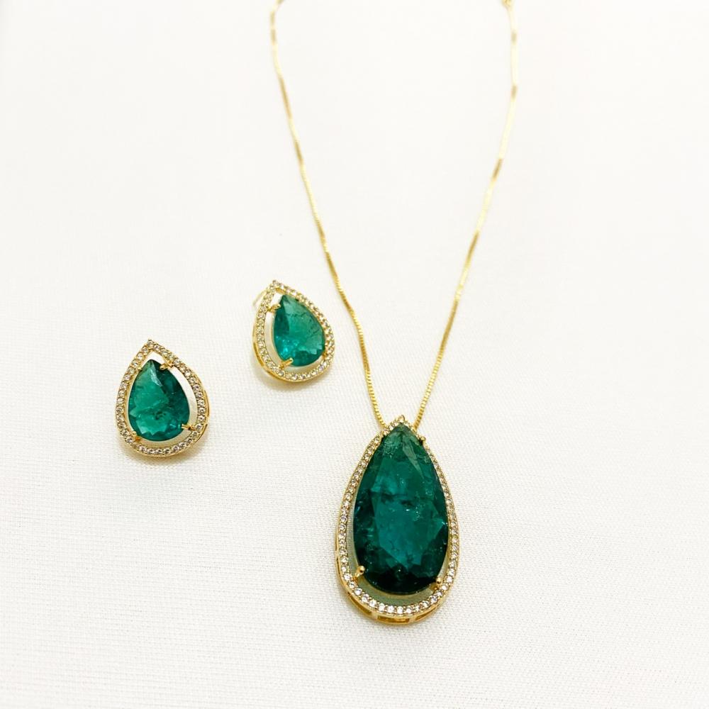Conjunto de gota grande cravejada com zircônia folheada a ouro 18k