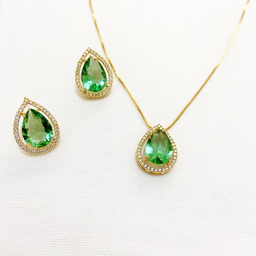 Conjunto de gota  cravejada com zircônia folheada a ouro 18k