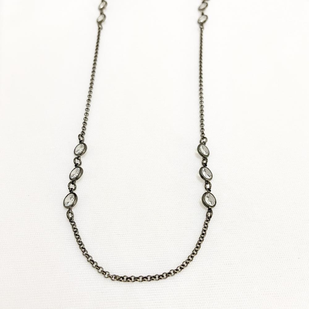 Colar longo com zircônia cravejado na cor ródio negro grafite