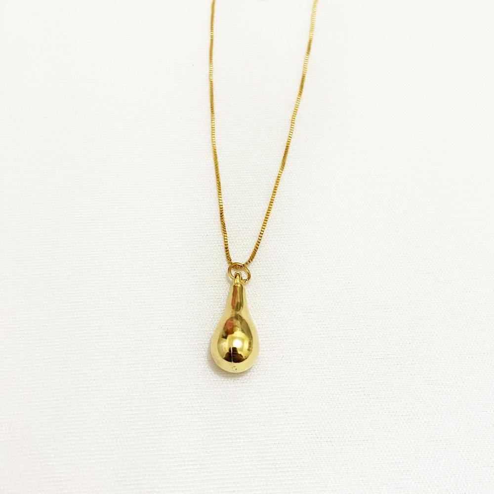 Colar com pingente de gota folheado a ouro 18k