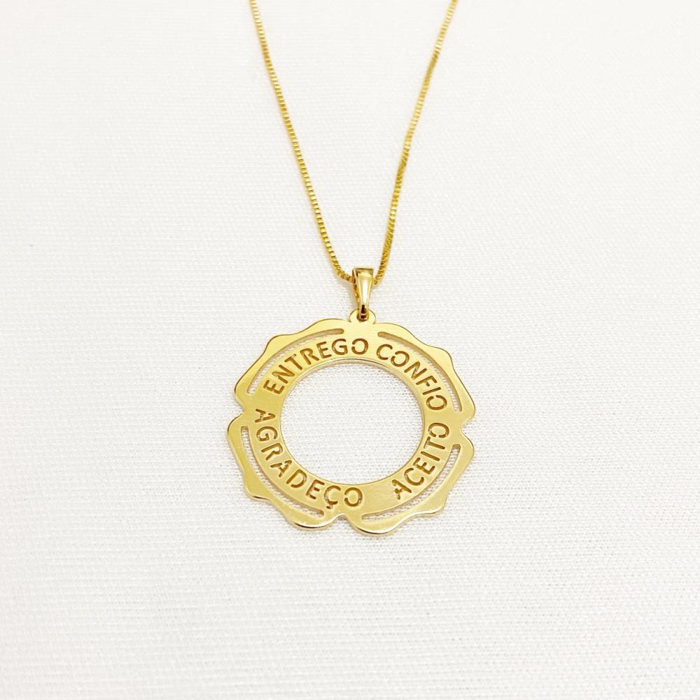 Colar com pingente de mandala folheado a ouro 18k