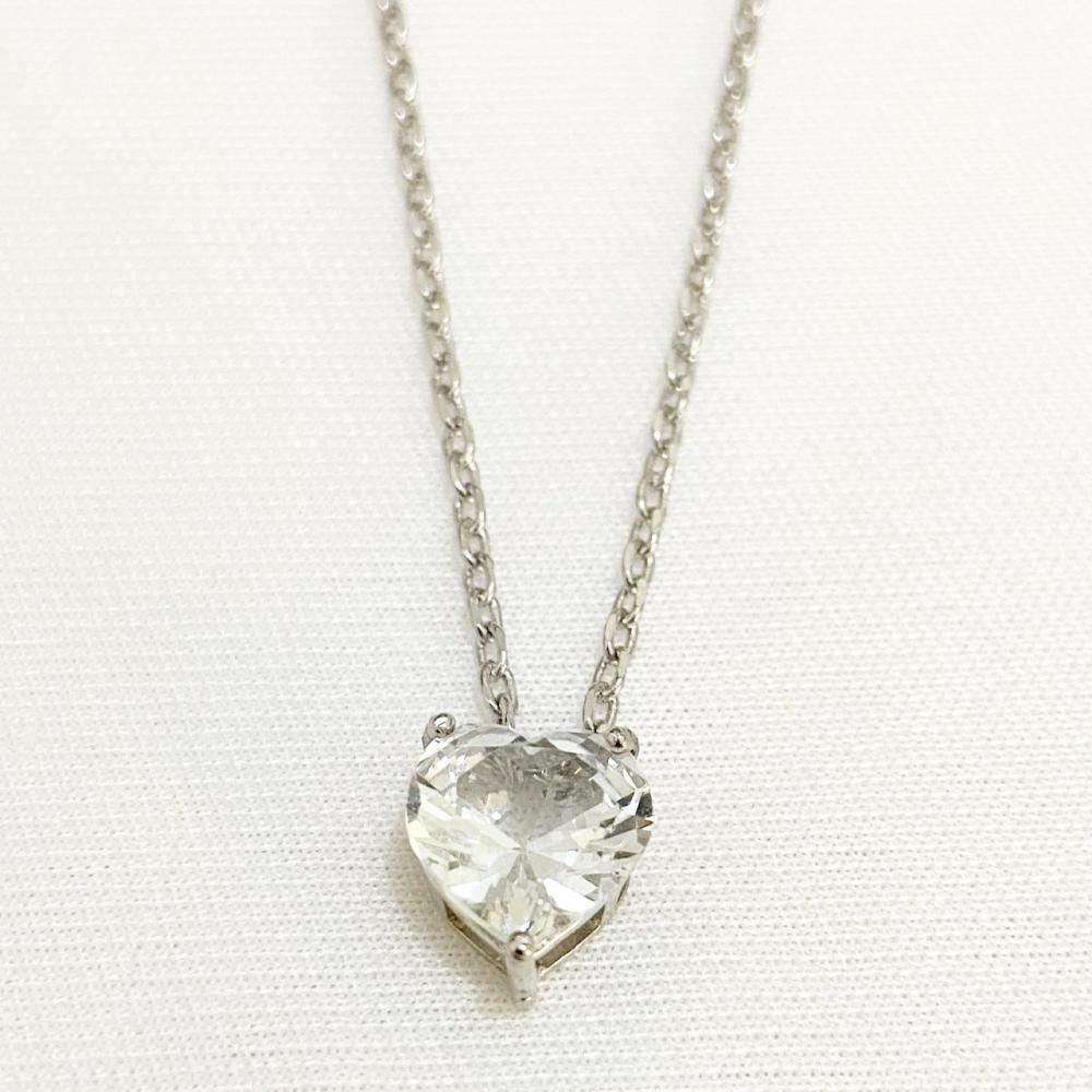 Colar com corrente de elo português diamantada e pingente de coração com zircônia cravejada na cor ródio branco prata 