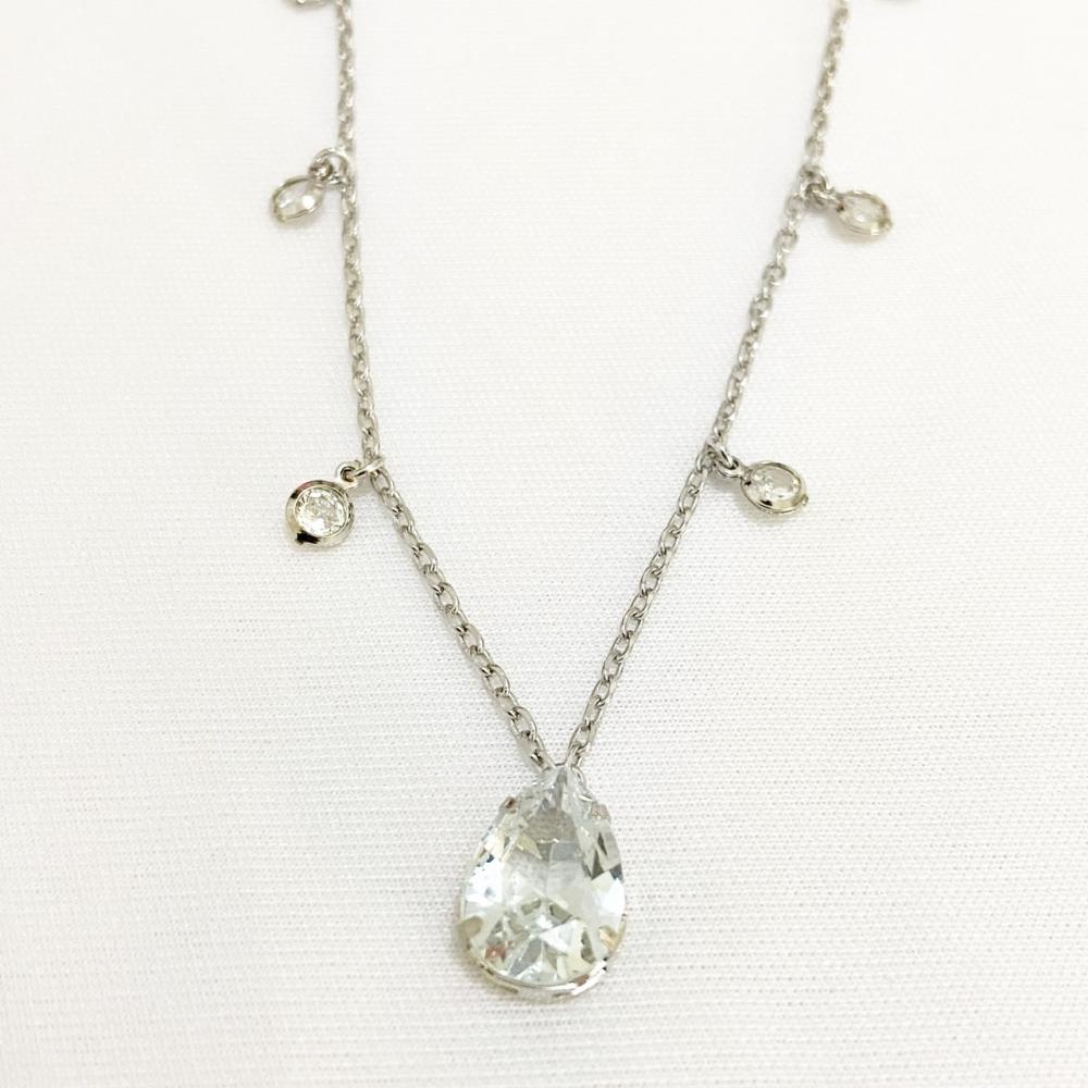 Colar com ponto de luz e gota de zircônia cristal na cor ródio branco prata