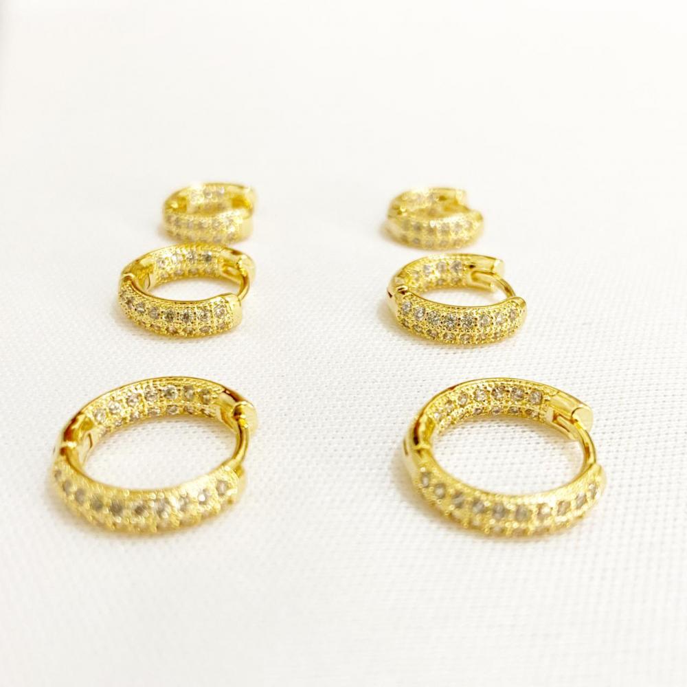 Trio de argola cravejado com zircônia por dentro e por fora folheado a ouro 18k 