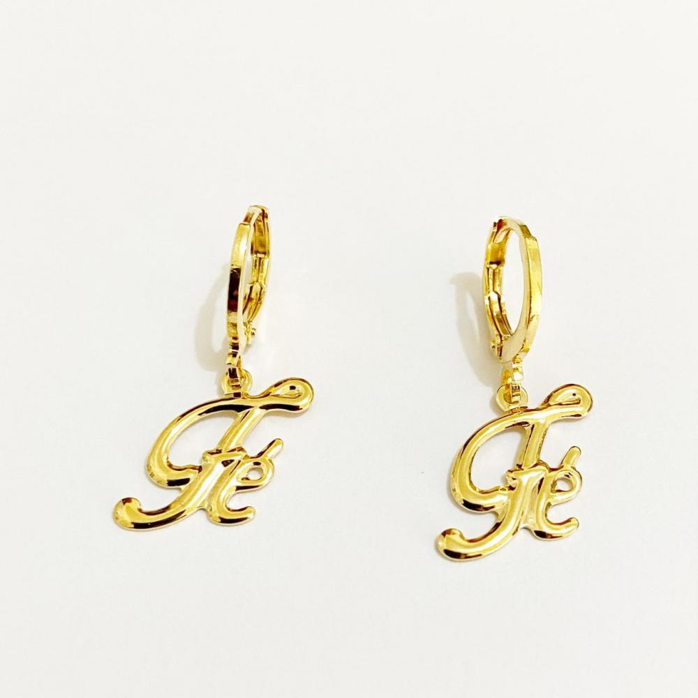 Brinco de argolinha click com pingente Fé folheado a ouro 18k