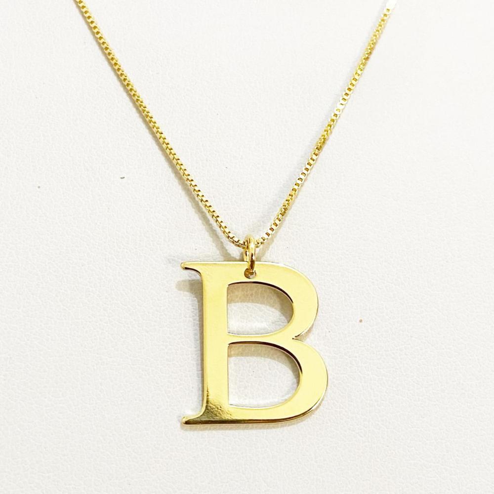 Colar personalizado com letra folheado a ouro 18k