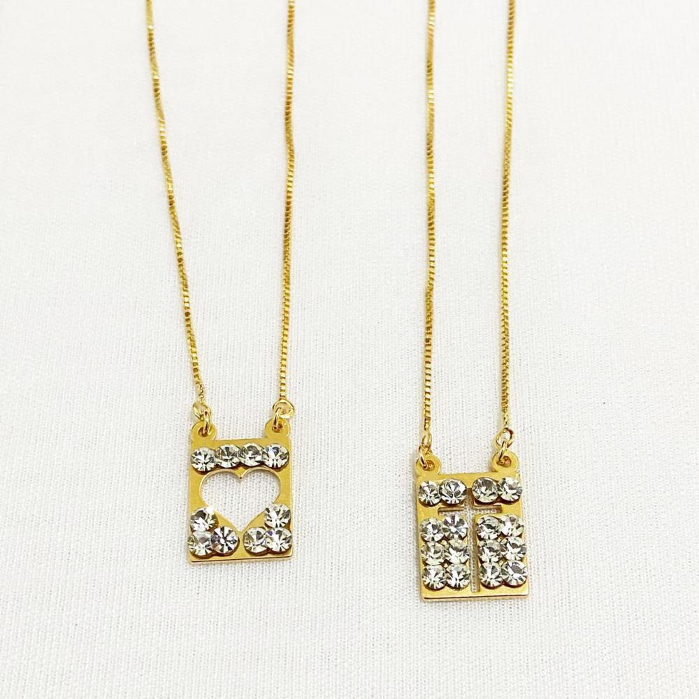 Colar escapulário com cruz e coração com strass swarovisk folheado a ouro 18k