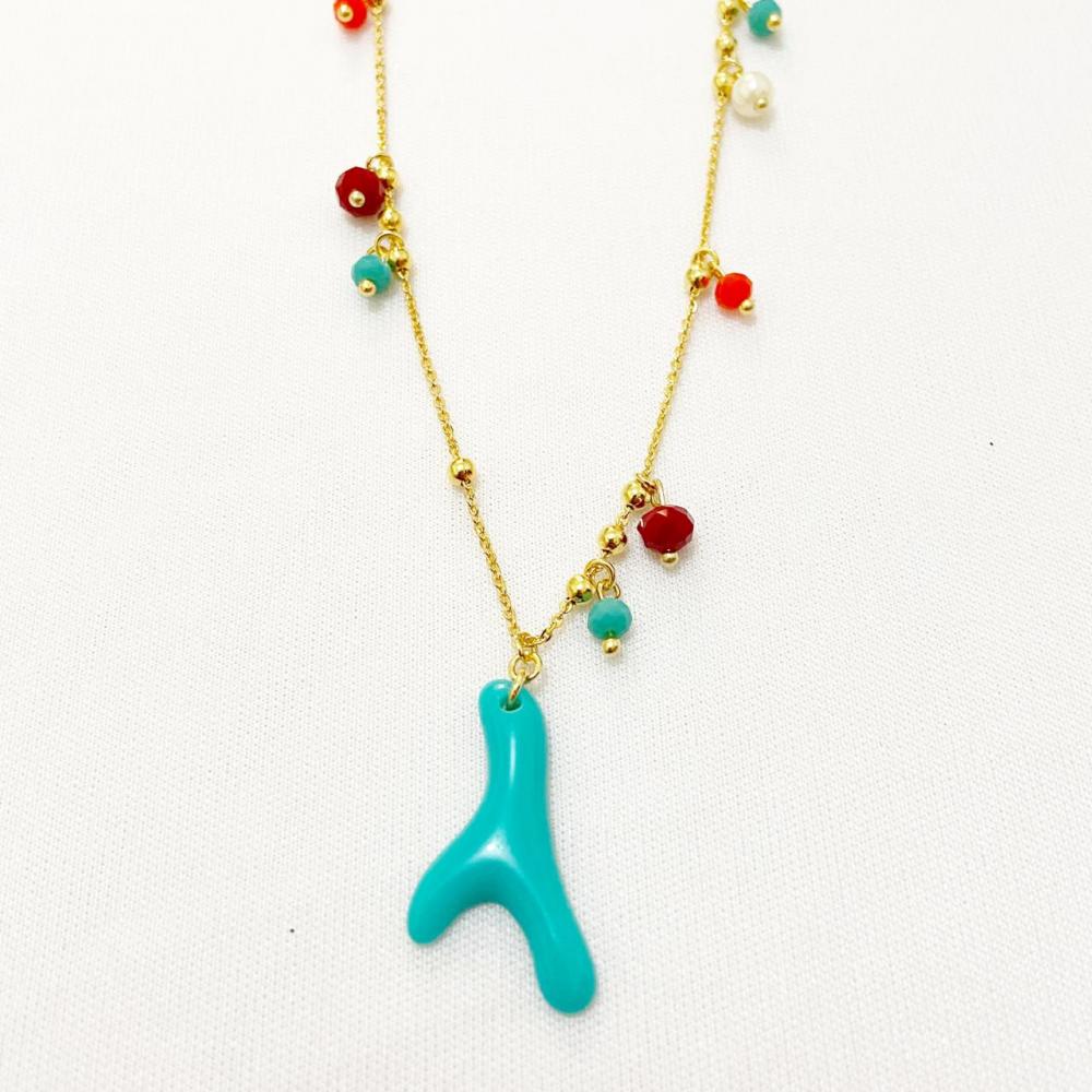 Colar colorido com pingente de coral  folheado a ouro 18k 