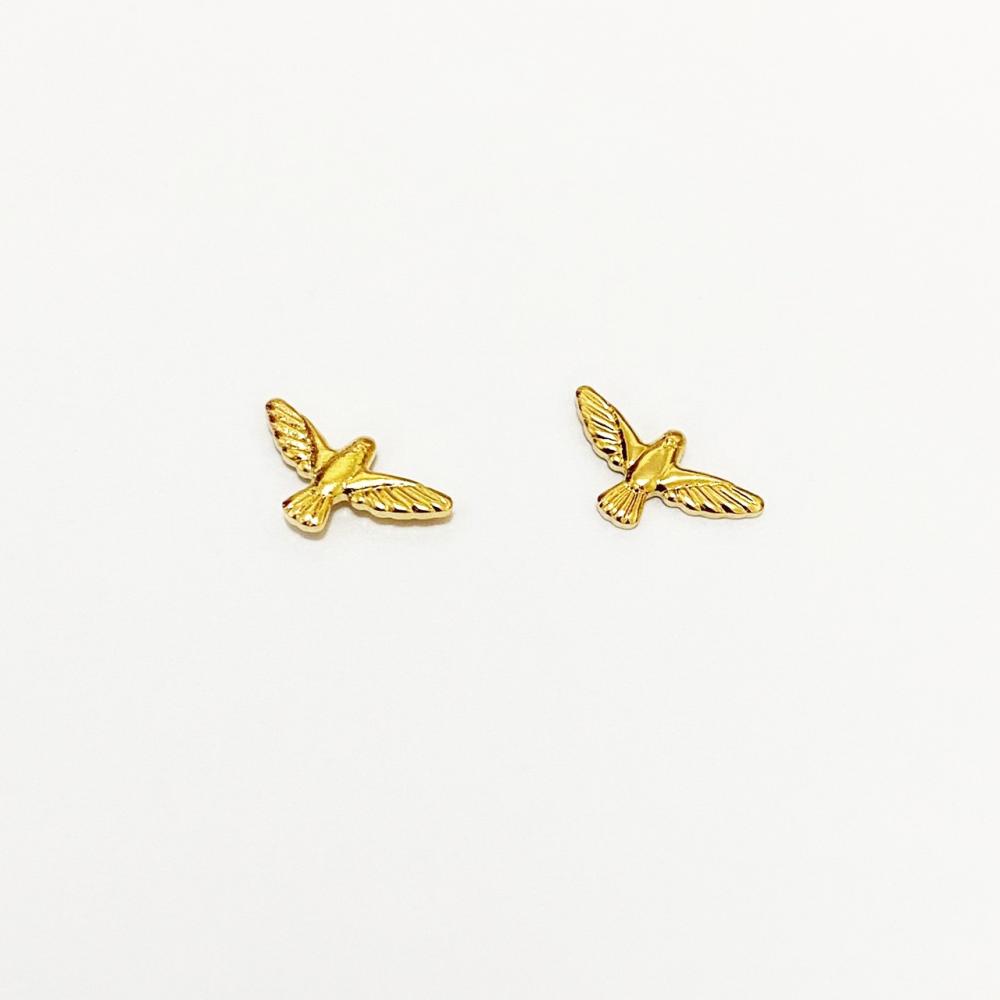 Mini brinco com formato de pomba folheado a ouro 18k 