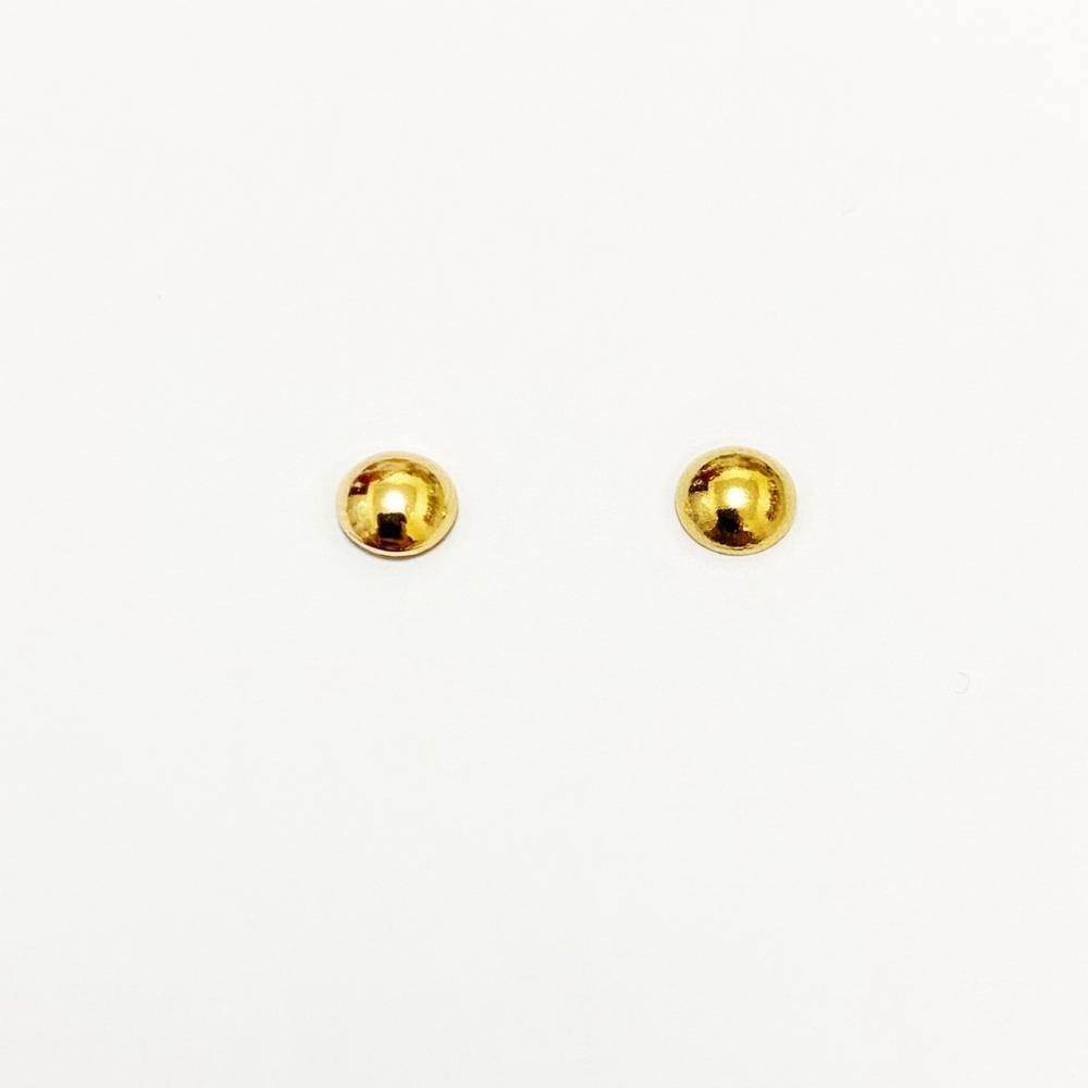 Mini brinco com formato redondo folheado a ouro 18k 