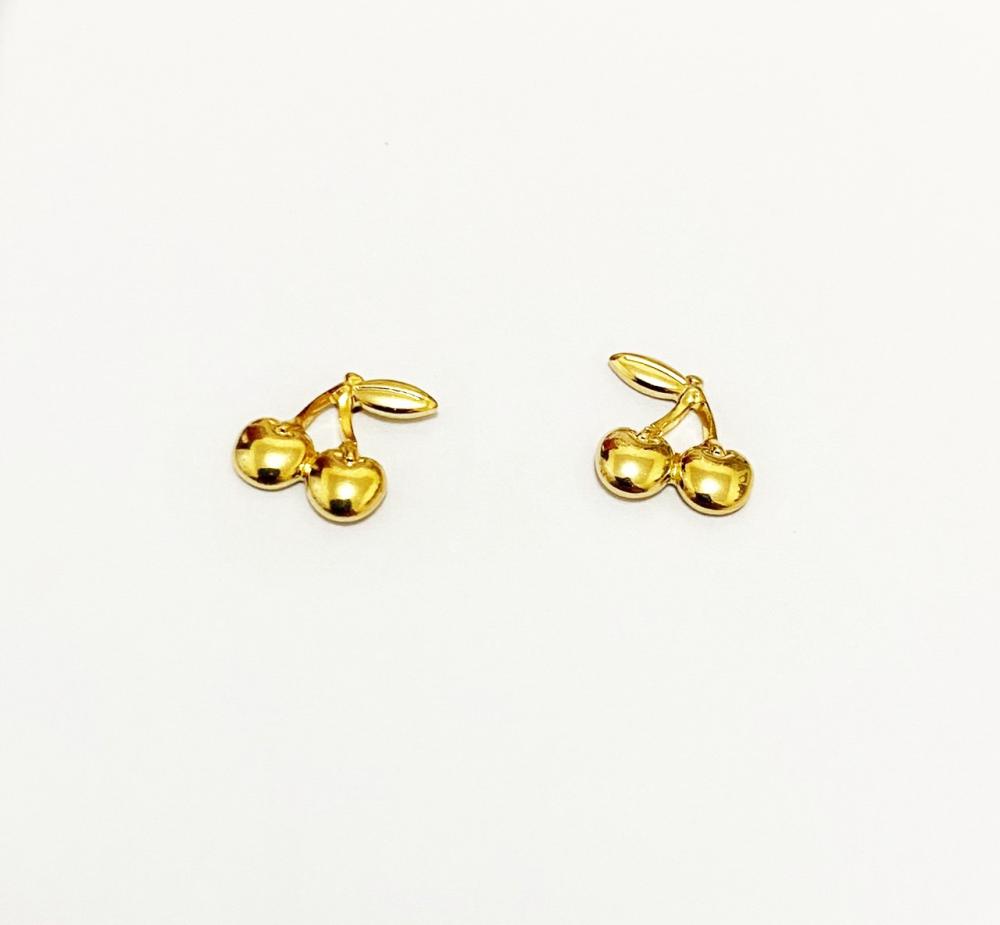 Mini brinco com formato de cereja folheado a ouro 18k 