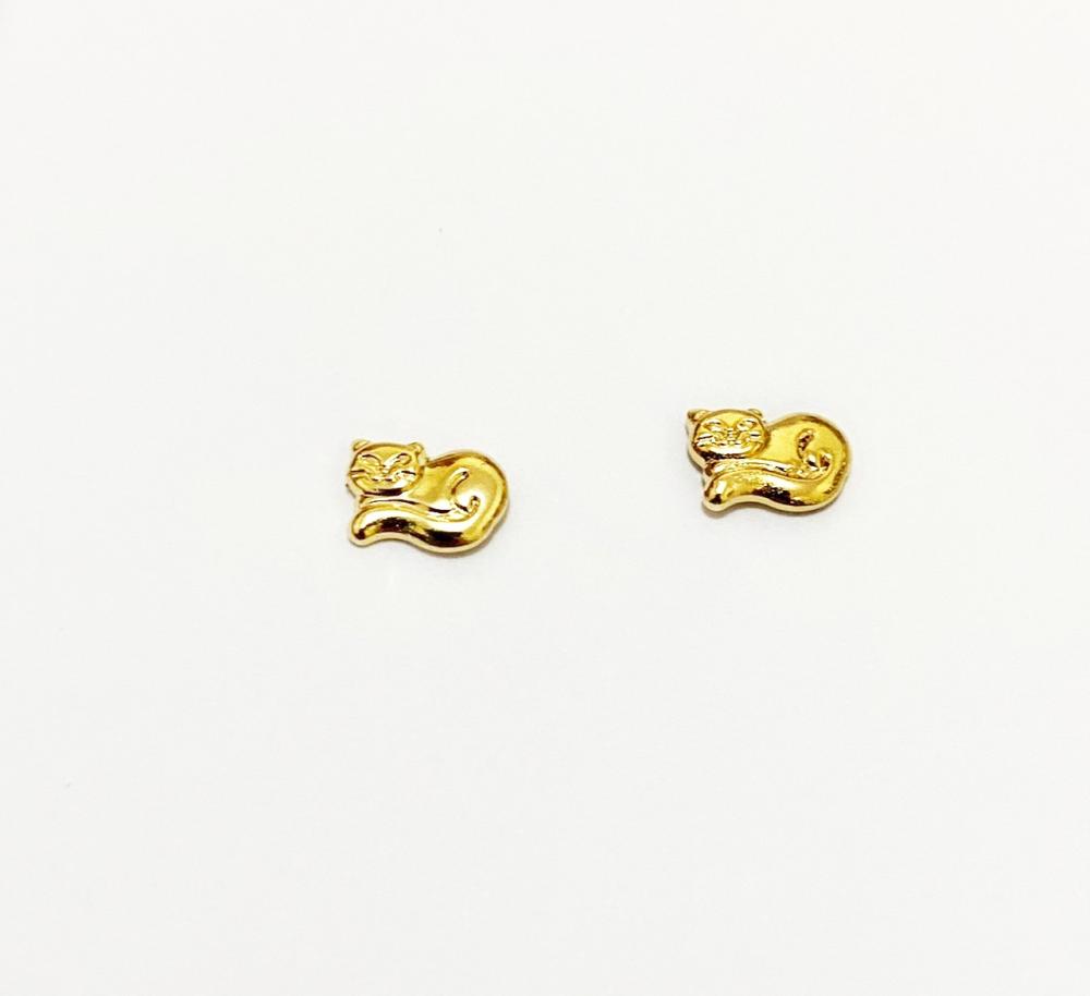 Mini brinco com formato de gato folheado a ouro 18k 
