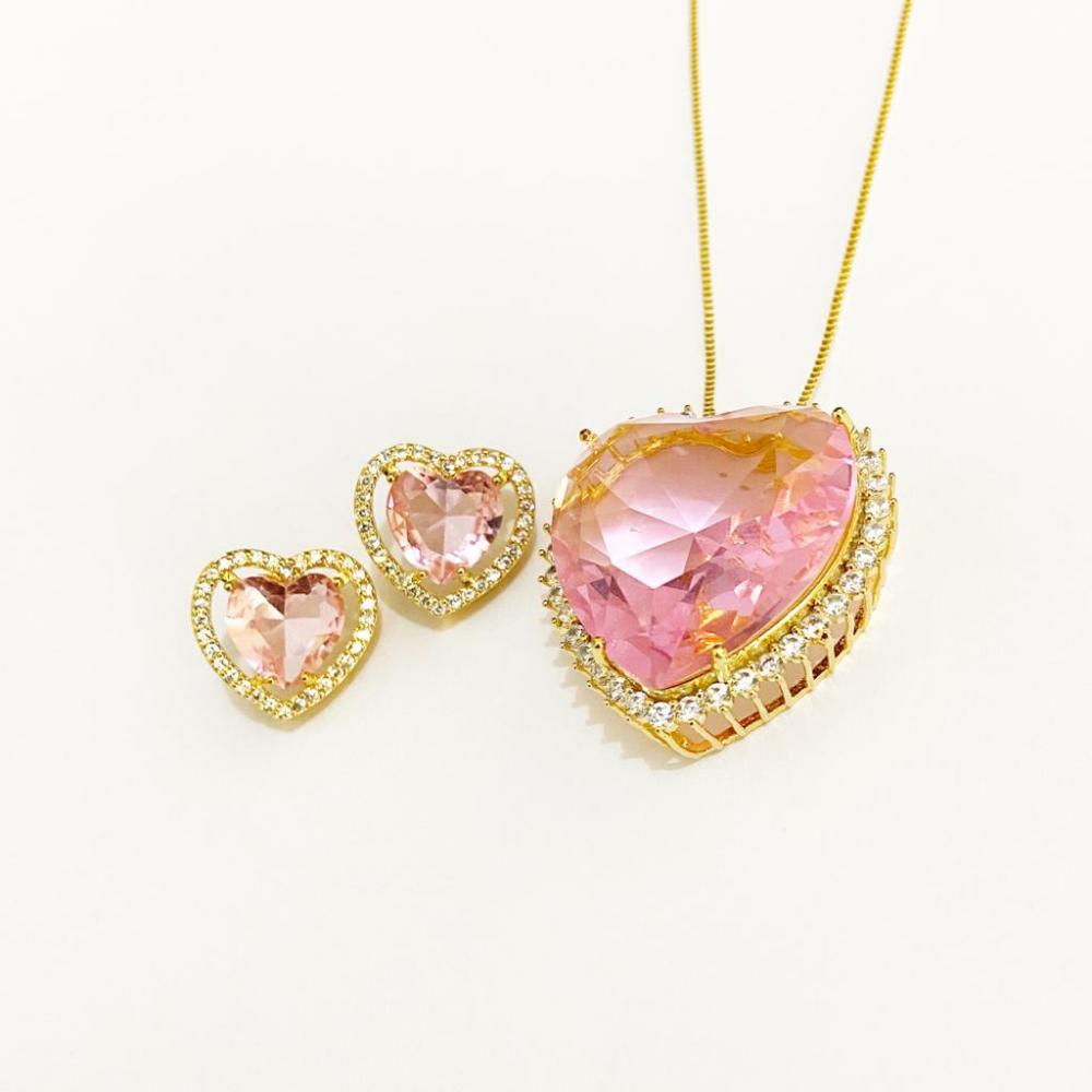 Conjunto de coração grande cravejado com zircônia folheado a ouro 18k