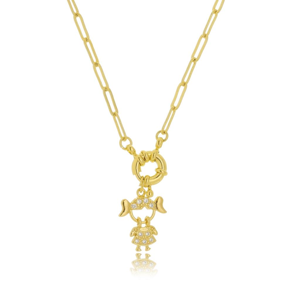 Colar com corrente cartier com pingente de menina cravejada com zircônio e folheada a ouro 18k