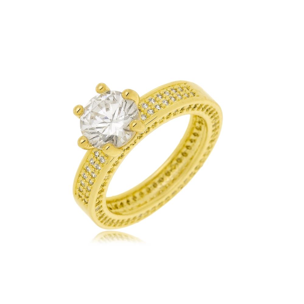Anel cravejado por fora e dentro com zircônia folheado a ouro 18k