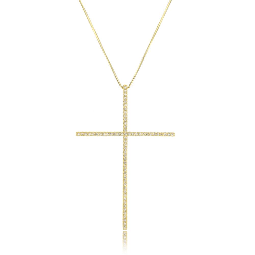 Colar com pingente de cruz cravejada com zircônia folheada a ouro 18k