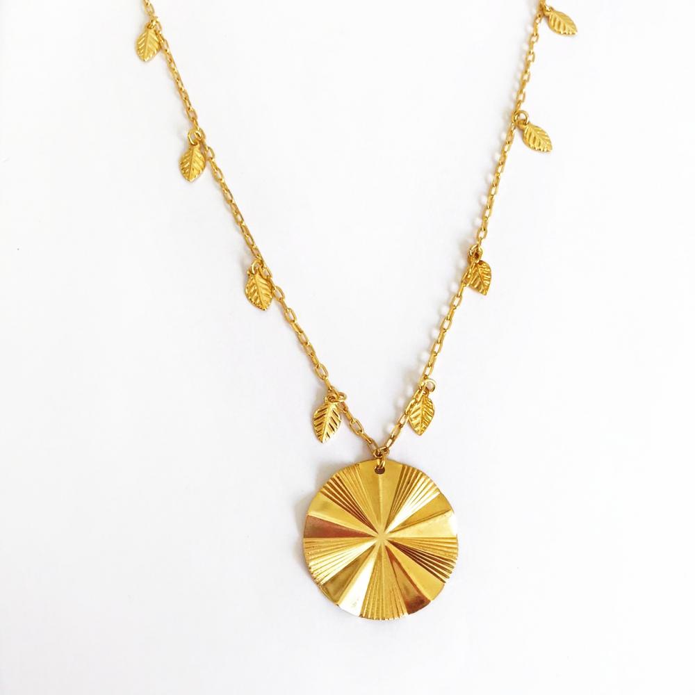 Colar minimalista com pingentes de folhas folheado a ouro 18k 