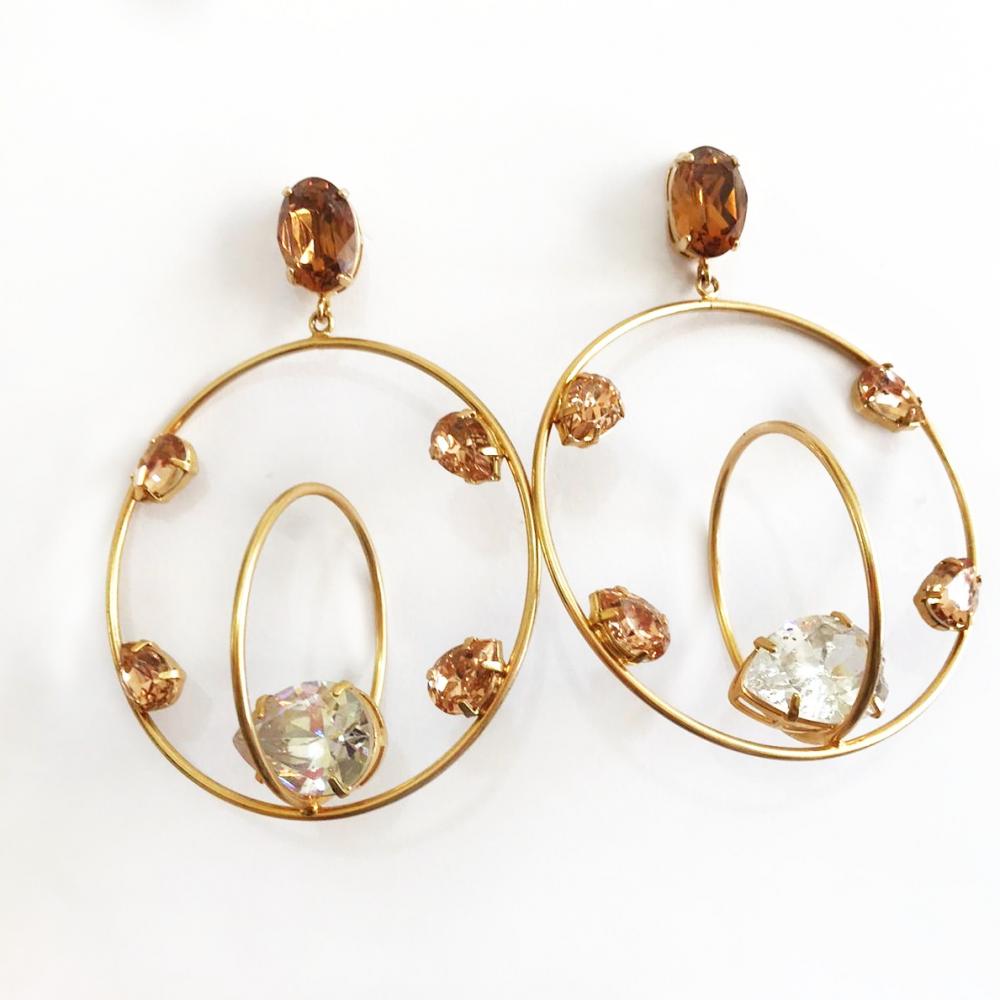 Max argola com pedras de zircônia folheada a ouro 18k  