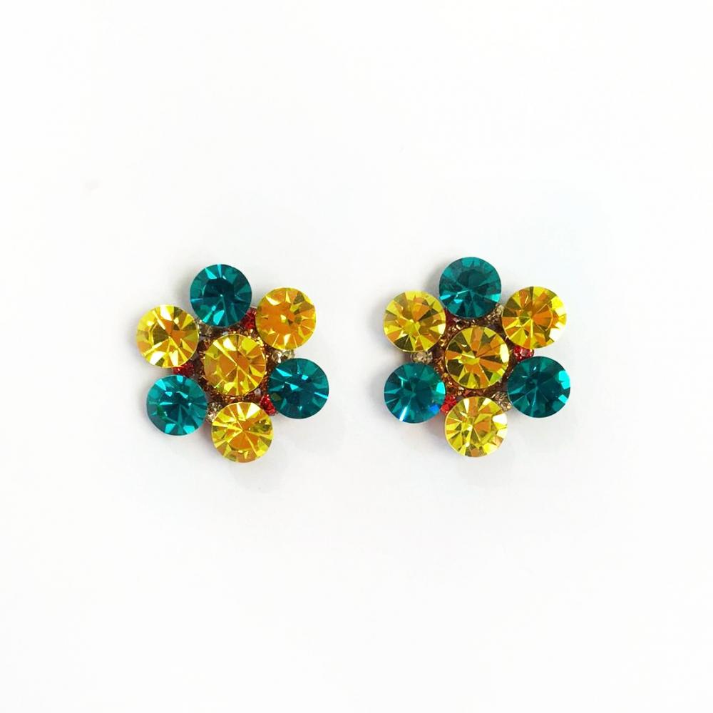 Brinco de strass  colorido em formato de flor folheado a ouro 18k 