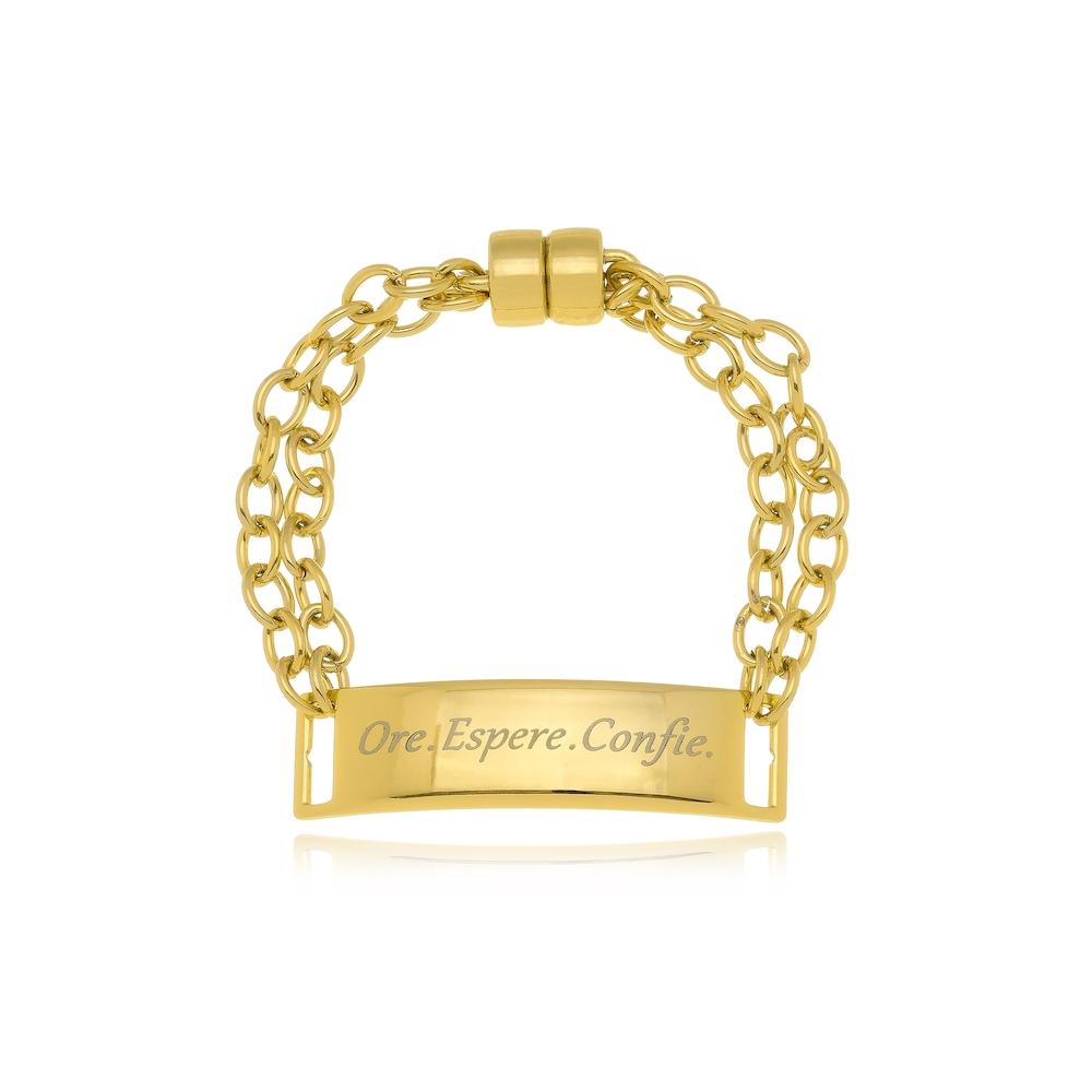 Pulseira de elos com fecho imã e pingente de placa folheado a ouro 18k