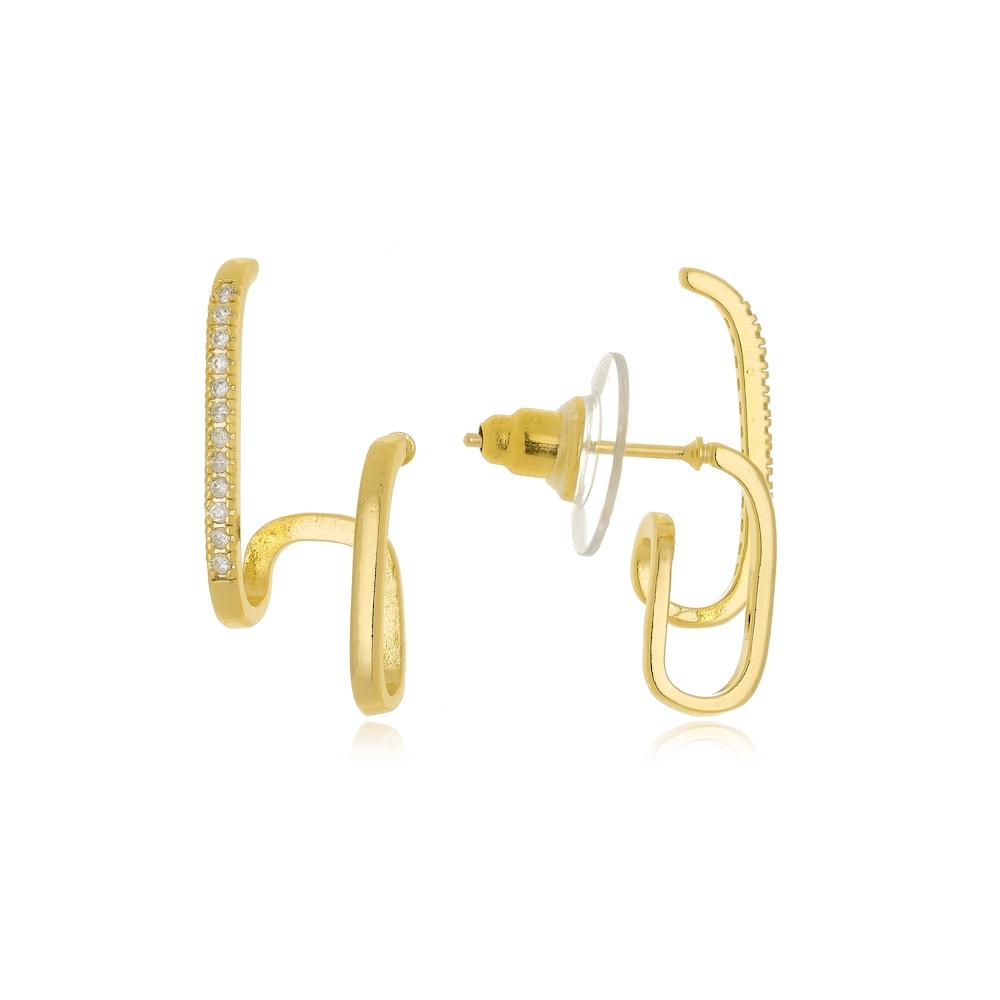 Brinco minimalista earhook cravejado com zircônia banhado a ouro 18k 