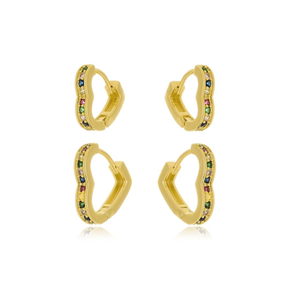 Dueto de argolinhas de coração cravejadas com zircônia colorida folheada a ouro 18k