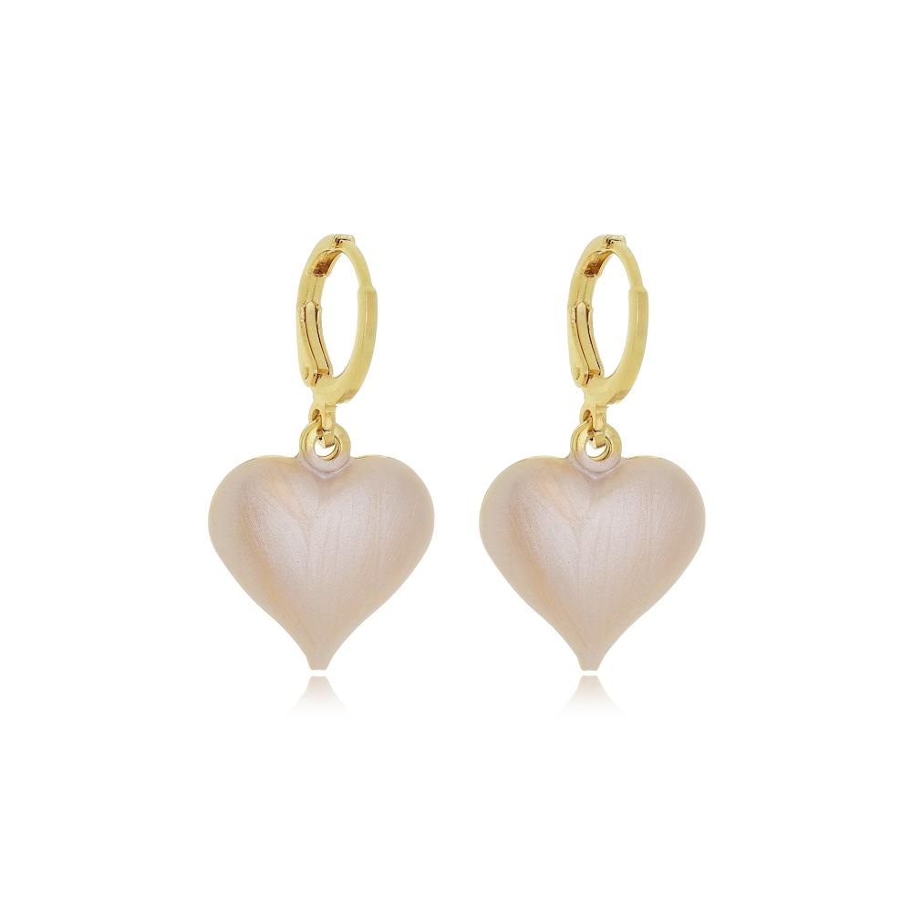 Brinco de argola click com pingente de coração esmaltado folheado a ouro 18k