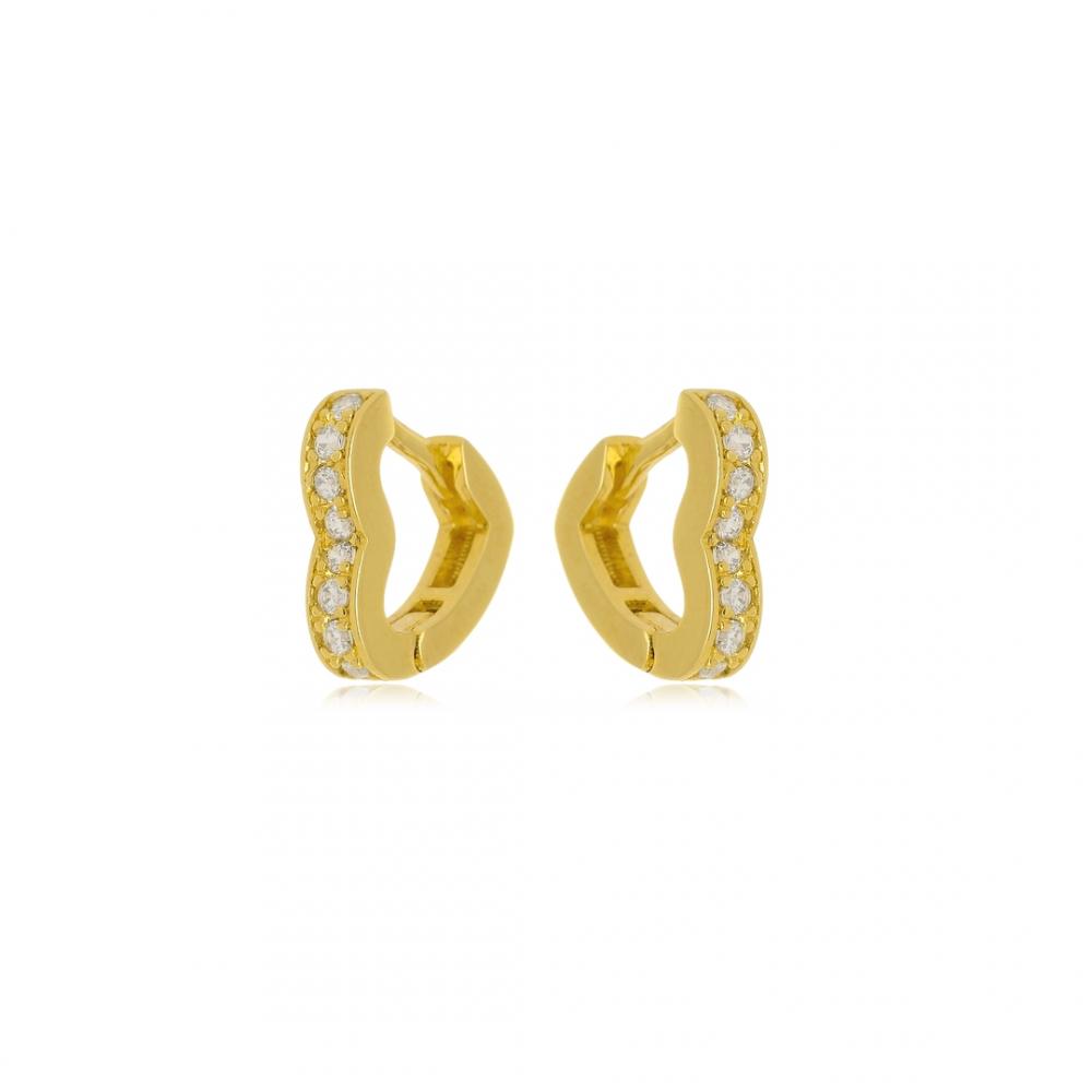 Brinco de coração pequeno cravejado com zircônia folheado a ouro 18k