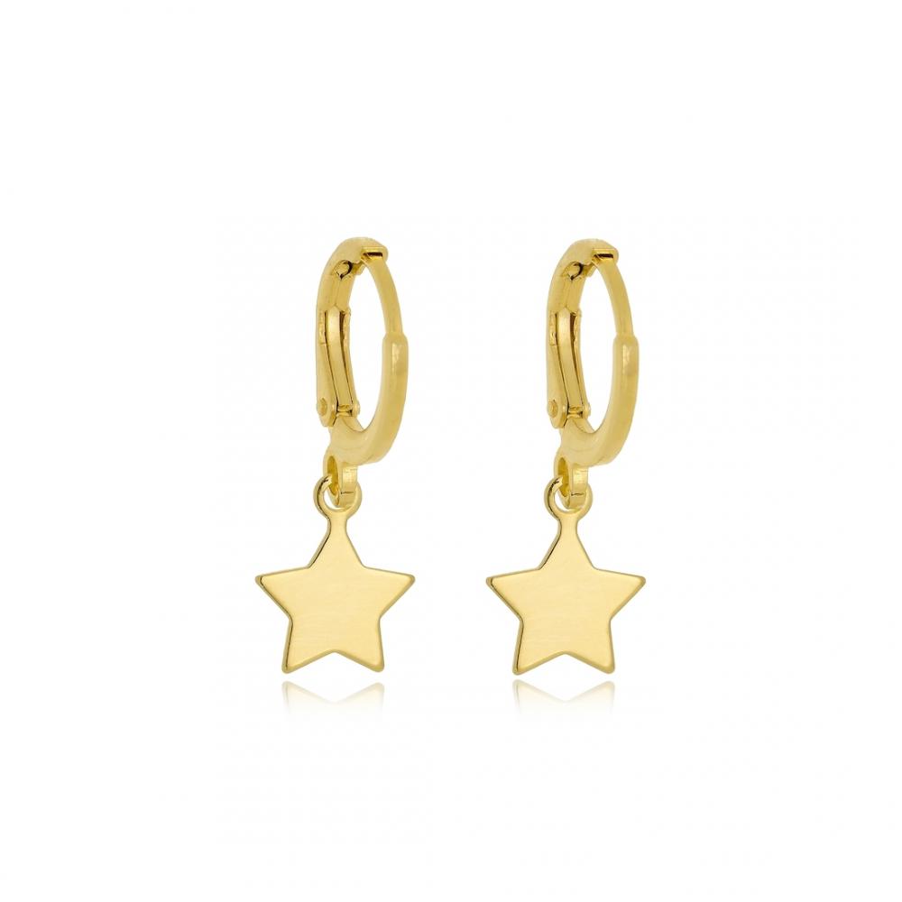 Brinco argola click de estrela banhado a ouro 18k.