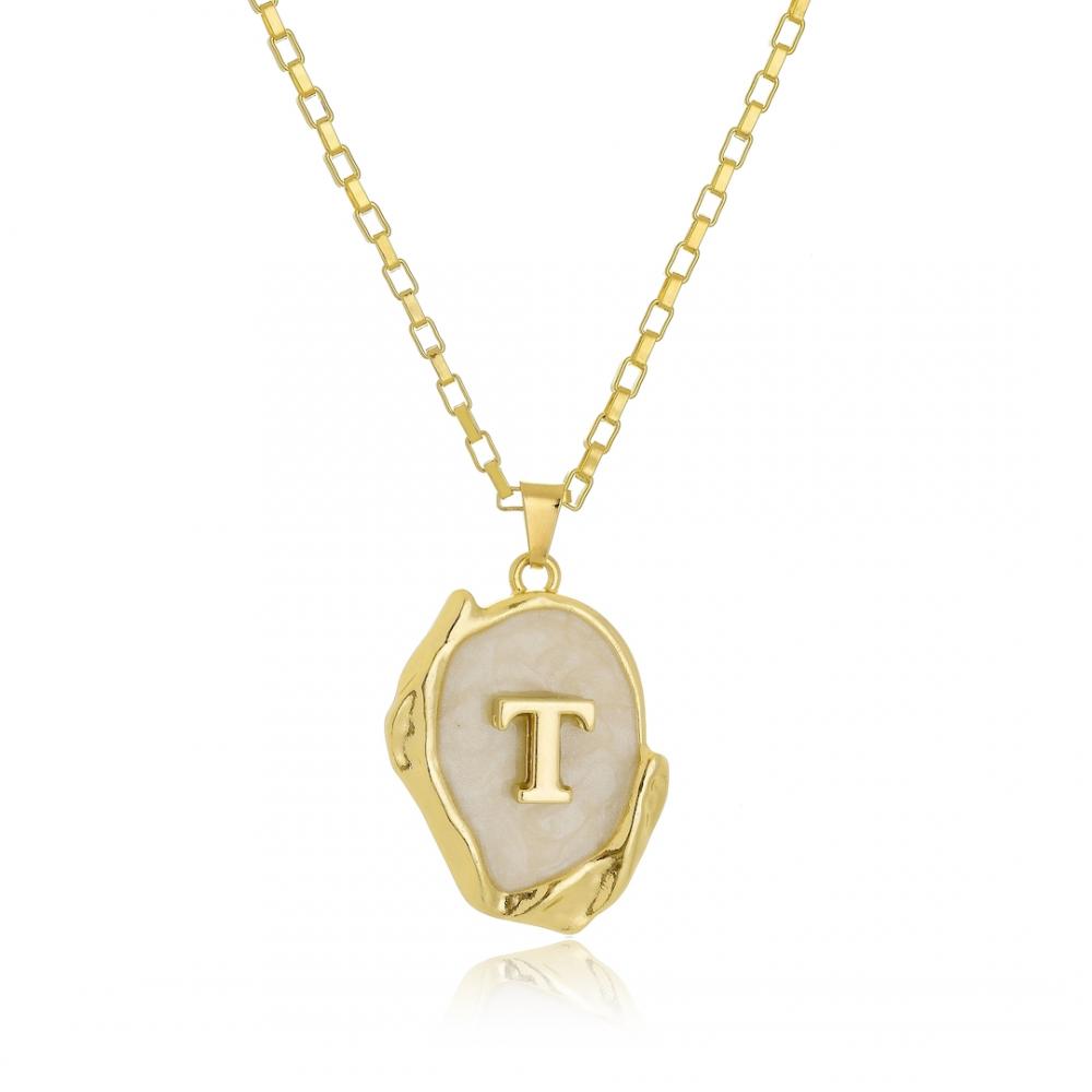 Colar personalizado com corrente tijolinho pingente de madrepérola e letra banhando a ouro 18k