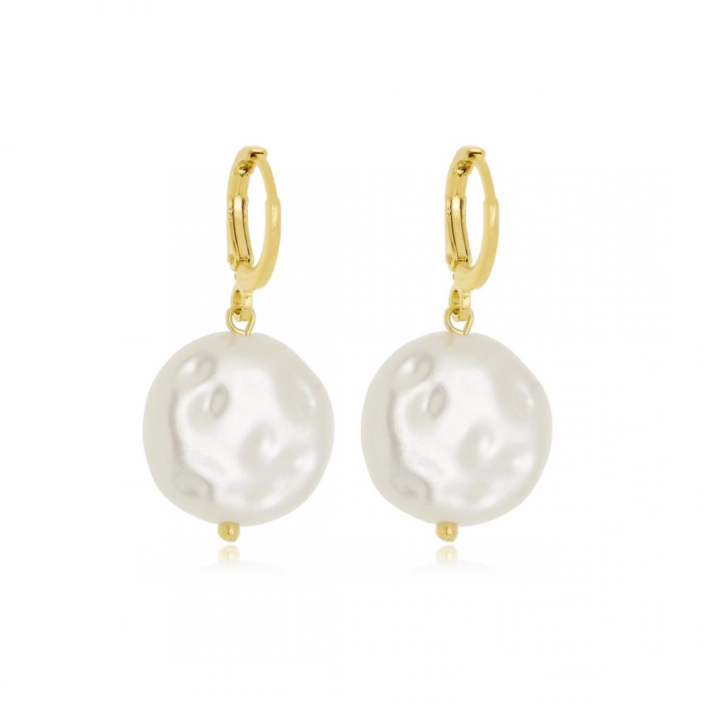 Brinco argola click com pingente de madrepérola banhado a ouro 18k