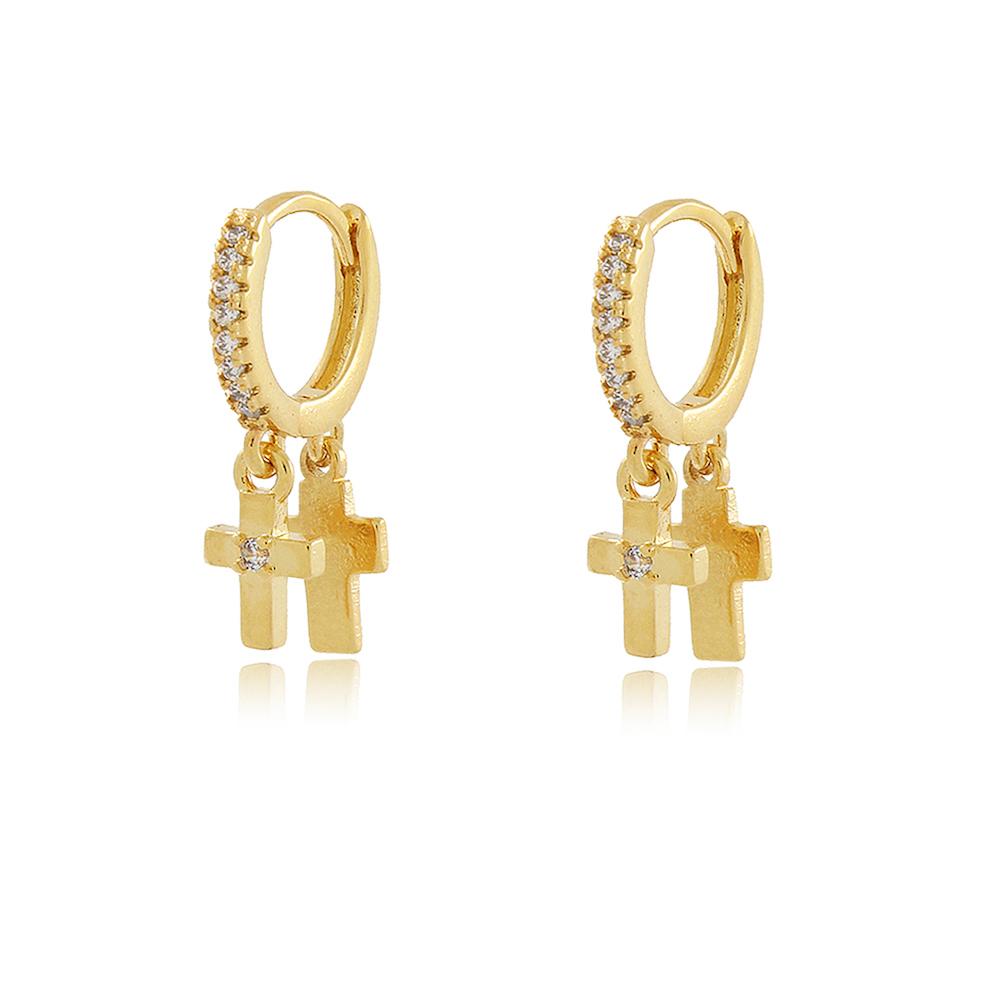 Brinco de argola cravejada click com pingente de cruz cravejado folheado  a ouro 18k