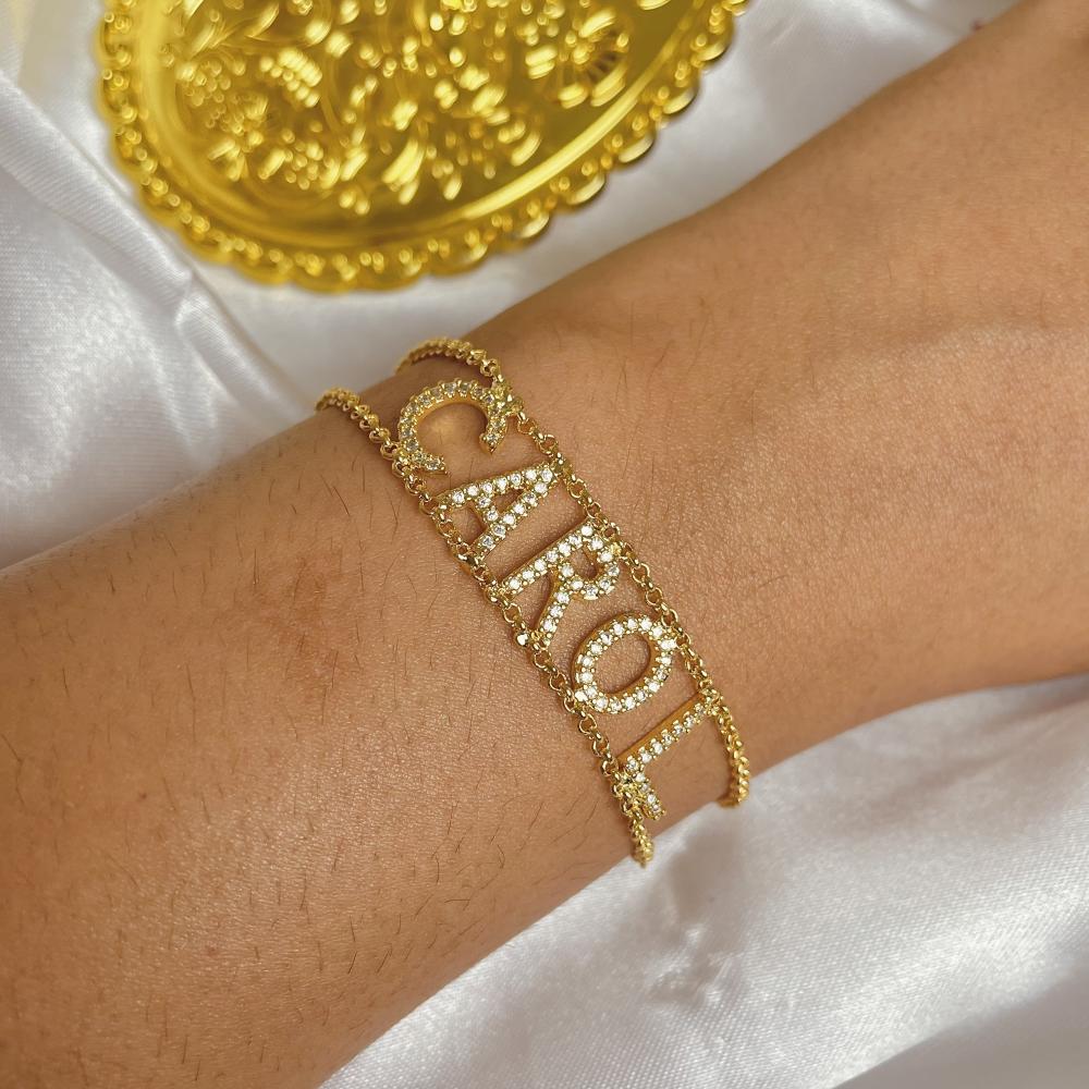 Pulseira personalizada com letra cravejada corrente de elo português banhada a ouro 18k