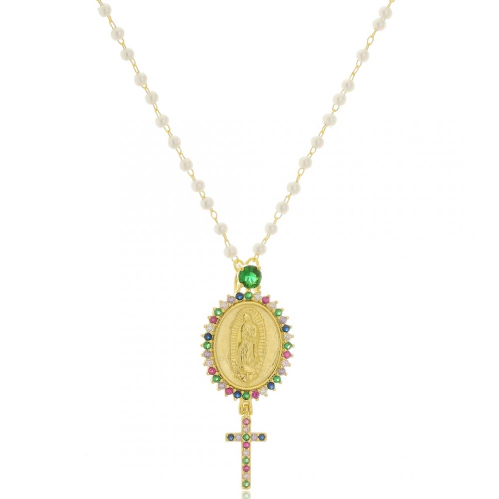 Colar com pingente de nossa senhora cravejado com zircônia e corrente de pérola banhado a ouro 18k
