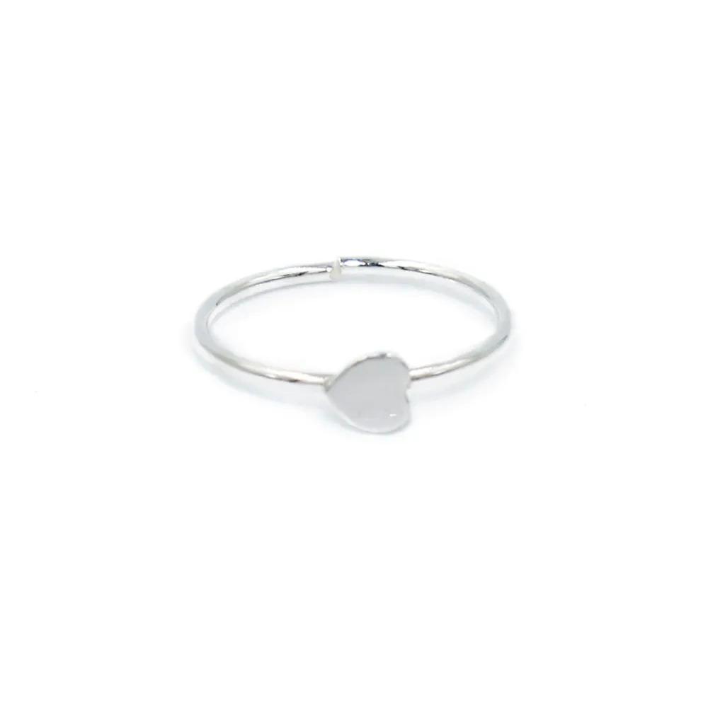 Piercing de argola com coração na prata 925