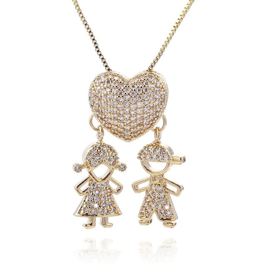 Colar personalizado com coração cravejado com micro zircônias e pingentes banhado a ouro 18k