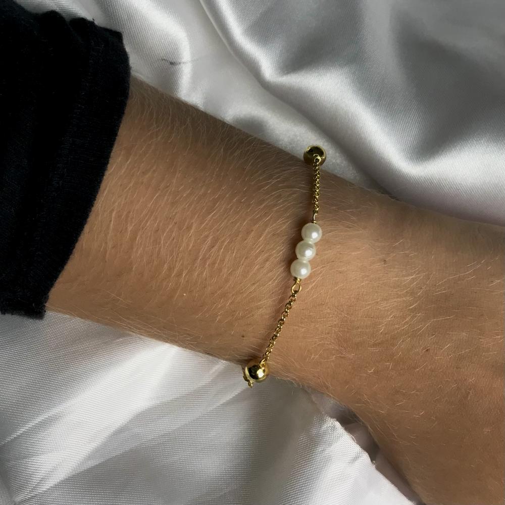 Pulseira com pérola e bolas douradas banhada a ouro 18k 